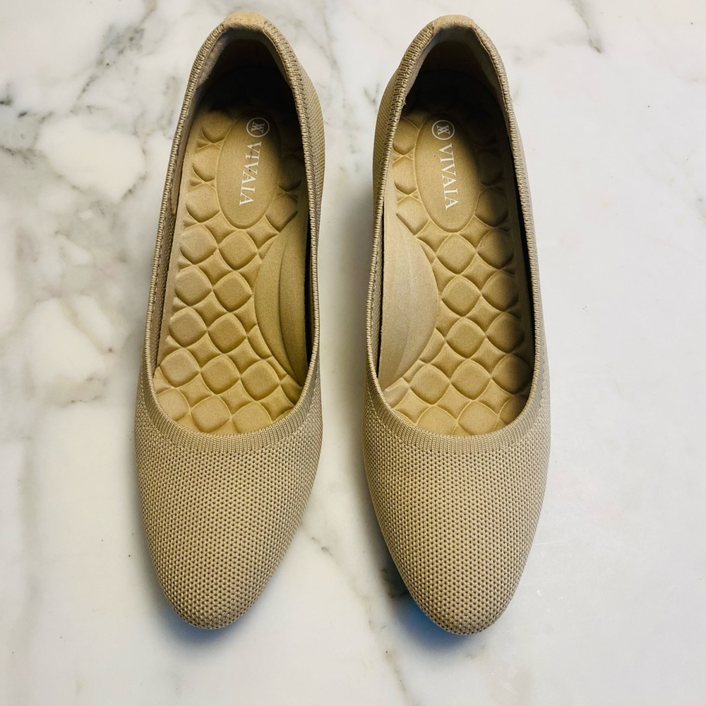 Chic Vivaia Tamia almond toe wedge, Diamond padded insoles size 38, or 7 1/2